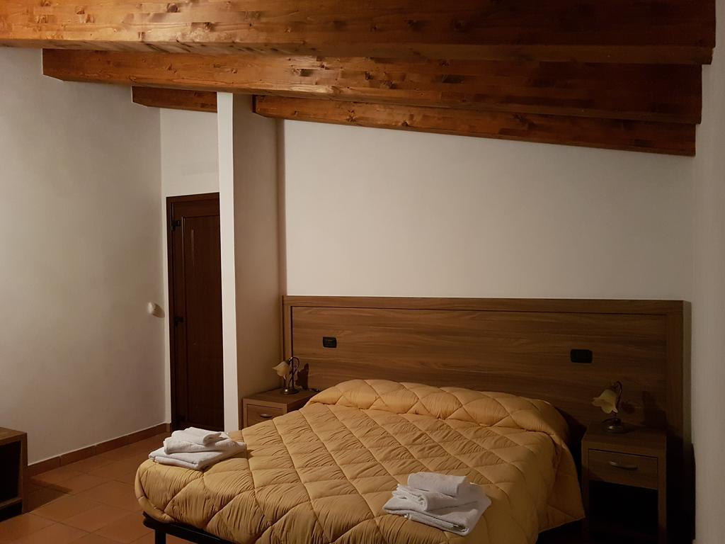 Agriturismo L'Ulivo パドゥーラ エクステリア 写真